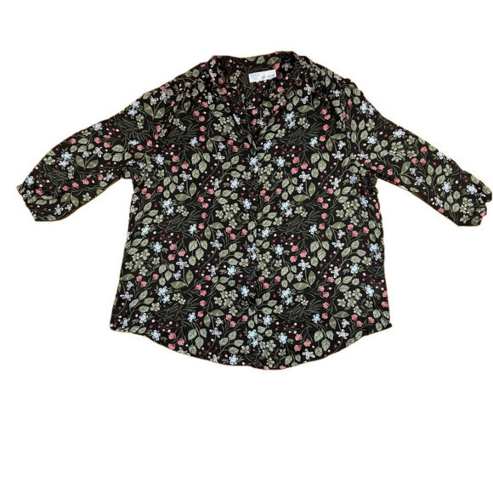 🌷Time and Tru Black Floral Button Down Shirt